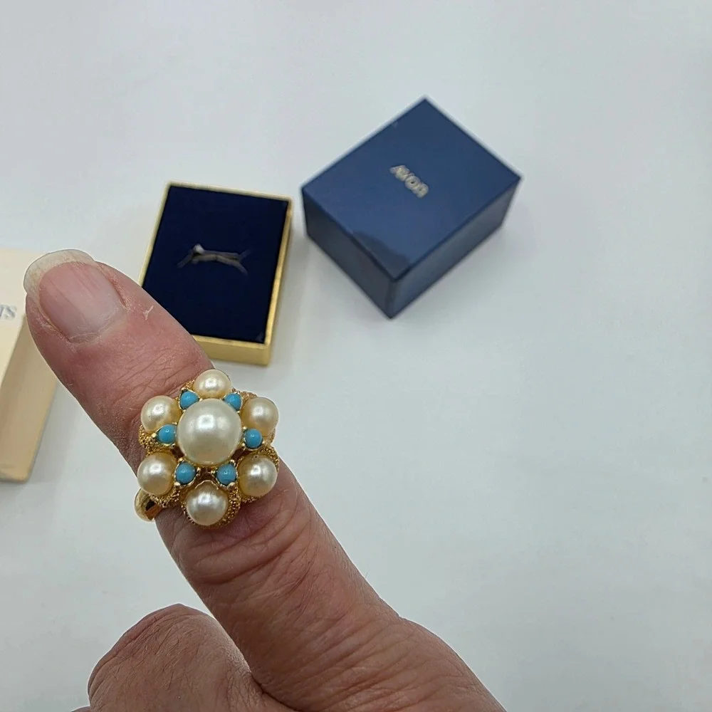 Avon Womens Lustre Ring Faux Pearl Turquoise Accent Vintage 1972 Gold Tone Small